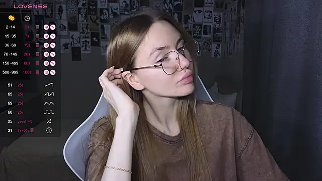 littlevildevil online show from March 10, 6:51 am