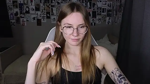 littlevildevil online show from June 12, 8:24 am