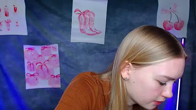 MademoiselleCl online show from February 8, 1:03 pm