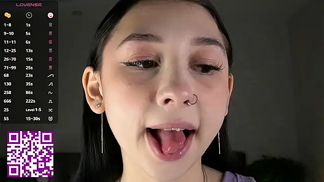 Snapshot of AislyEmbury chatting on November 2, 2:58 am AislyEmbury online show from November 2, 2:58 am