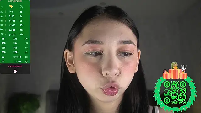 Snapshot of AislyEmbury chatting on December 2, 5:13 am AislyEmbury online show from December 2, 5:13 am