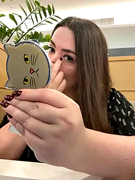 Sophie Eaton online show from November 1, 7:49 pm