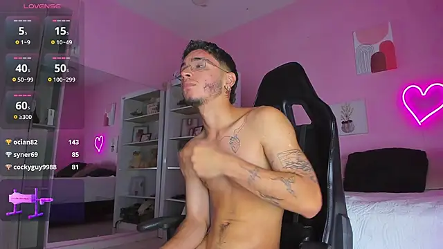 Ian Castillo  online show from February 24, 2:26 pm