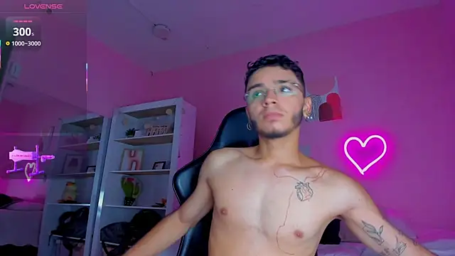 Ian Castillo  online show from March 14, 11:23 am