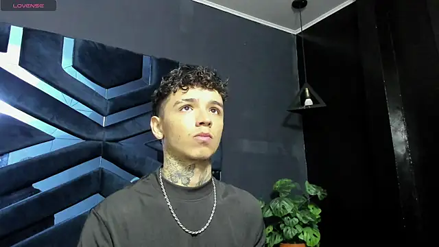 Ian Castillo  online show from January 12, 11:15 am