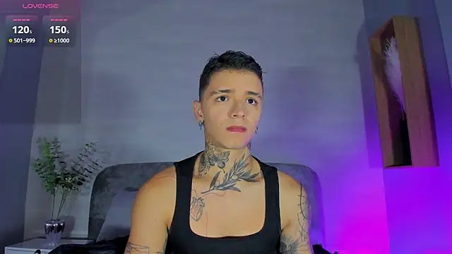 Snapshot of Ian_Castillo_ chatting on June 18, 11:14 am Ian Castillo online show from June 18, 11:14 am