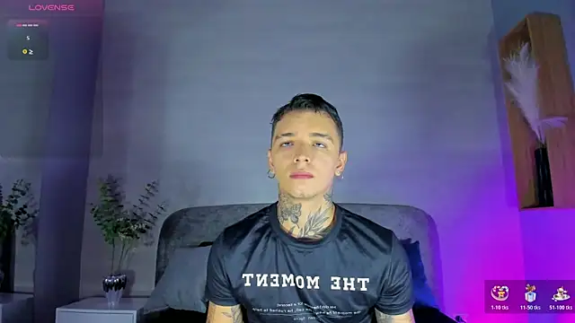Snapshot of Ian_Castillo_ chatting on June 24, 11:20 am Ian Castillo online show from June 24, 11:20 am