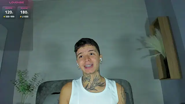 Snapshot of Ian_Castillo_ chatting on July 22, 11:13 am Ian Castillo online show from July 22, 11:13 am