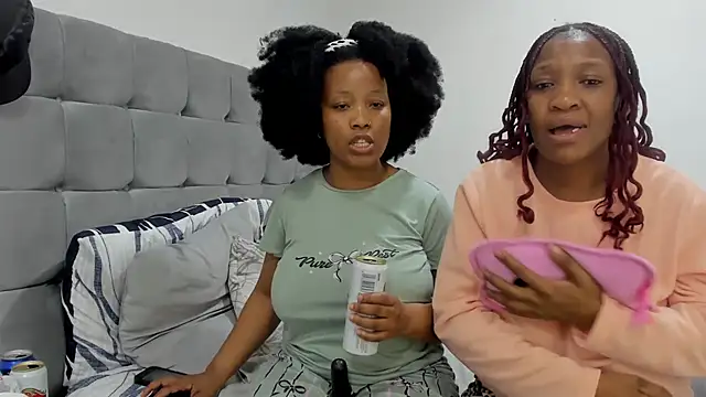 Snapshot of SZA_Doja chatting on July 5, 8:05 pm SZA Doja online show from July 5, 8:05 pm