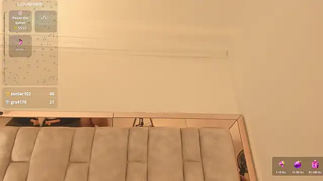 Oliviaa Evans online show from October 30, 10:38 am