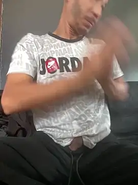 Snapshot of Chico_Bellaco chatting on December 14, 4:01 pm Chico Bellaco online show from December 14, 4:01 pm