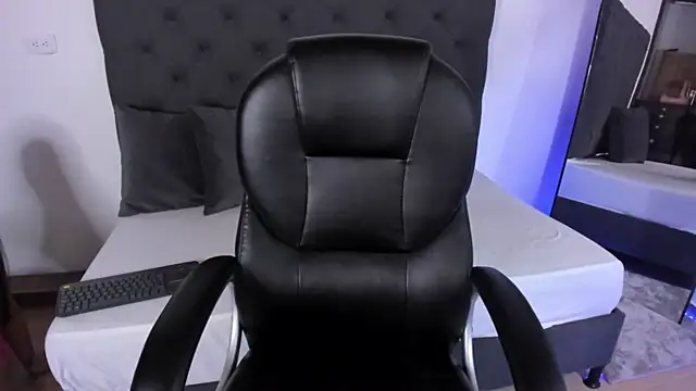 ninfomaria  online show from December 22, 6:27 pm