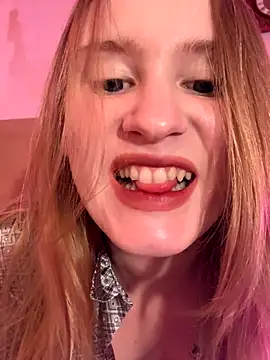 Snapshot of saint_cat25 chatting on December 3, 8:40 pm saint cat25 online show from December 3, 8:40 pm