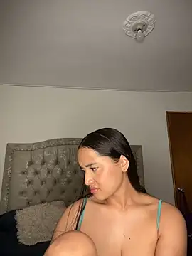 MollySanders    online show from February 8, 10:51 pm