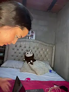 MollySanders    online show from July 15, 10:59 pm