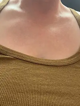 Snapshot of Big-Tits-McGee chatting on November 18, 8:24 pm Big-Tits-McGee online show from November 18, 8:24 pm