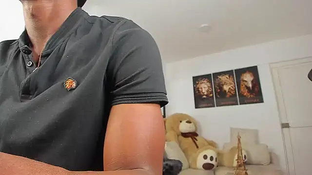 Snapshot of smit_hot_sr chatting on January 16, 3:23 am smit hot sr online show from January 16, 3:23 am