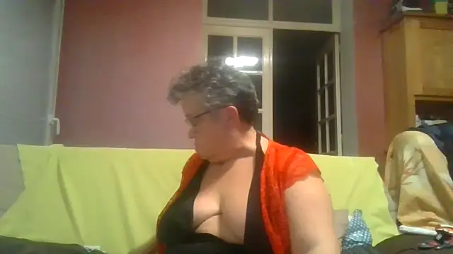 Vandeae44 online show from December 18, 7:09 pm