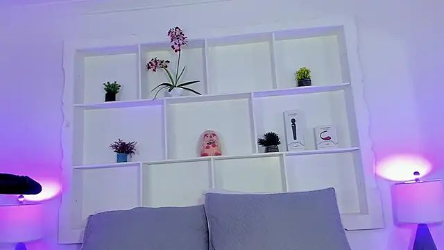 Jenifer Diaz online show from February 16, 1:07 pm