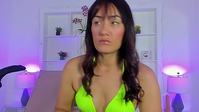 Snapshot of Jenifer_Diaz chatting on May 9, 2:00 pm Jenifer Diaz online show from May 9, 2:00 pm