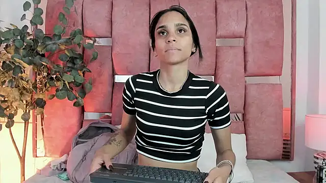 sophie pariss online show from July 10, 2:27 am
