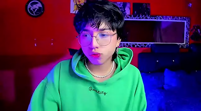 Snapshot of AnggelONfiree chatting on February 15, 6:44 am AnggelONfiree online show from February 15, 6:44 am