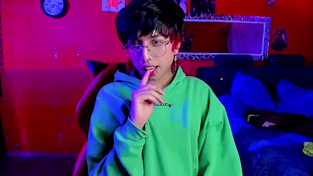 Snapshot of AnggelONfiree chatting on March 10, 8:48 am AnggelONfiree online show from March 10, 8:48 am