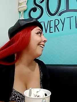 Snapshot of madelaine- chatting on December 30, 7:53 pm madelaine- online show from December 30, 7:53 pm