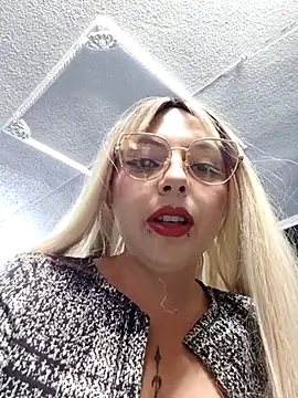 Snapshot of madelaine- chatting on February 25, 7:36 pm madelaine- online show from February 25, 7:36 pm
