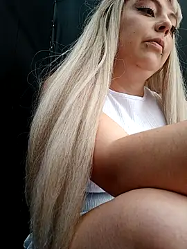 Snapshot of madelaine- chatting on March 3, 9:48 pm madelaine- online show from March 3, 9:48 pm
