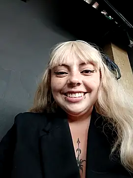 Snapshot of madelaine- chatting on March 19, 9:05 pm madelaine- online show from March 19, 9:05 pm