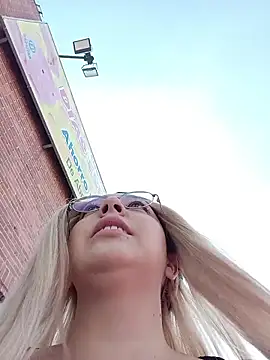 madelaine- online show from May 9, 7:41 pm