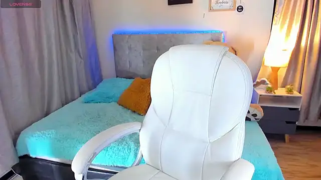 valentina jonnes1 online show from December 18, 12:32 am