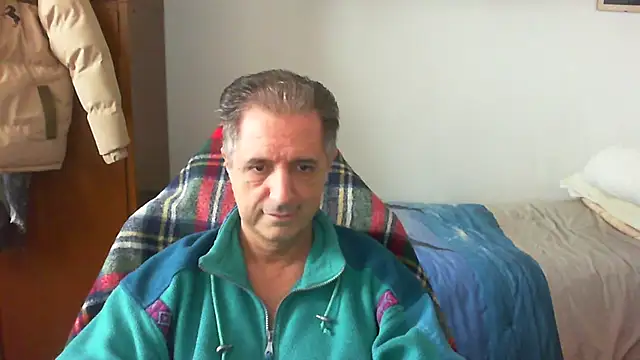 Snapshot of lliuk70mi chatting on March 4, 2:01 pm lliuk70mi online show from March 4, 2:01 pm