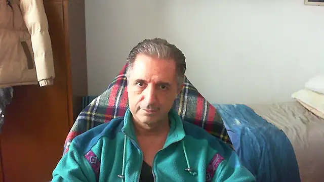 Snapshot of lliuk70mi chatting on March 6, 2:24 pm lliuk70mi online show from March 6, 2:24 pm