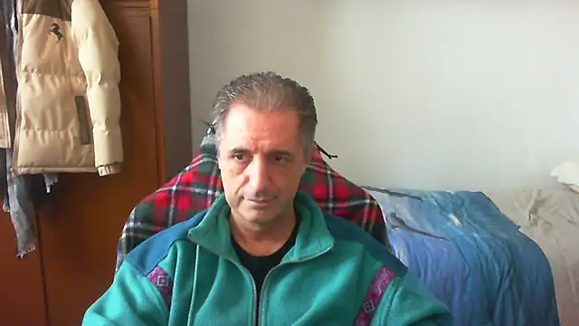 Snapshot of lliuk70mi chatting on March 12, 1:50 pm lliuk70mi online show from March 12, 1:50 pm
