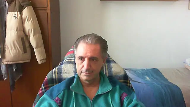 Snapshot of lliuk70mi chatting on March 29, 1:00 pm lliuk70mi online show from March 29, 1:00 pm