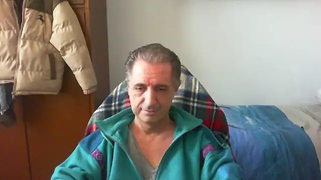 Snapshot of lliuk70mi chatting on April 3, 1:42 pm lliuk70mi online show from April 3, 1:42 pm