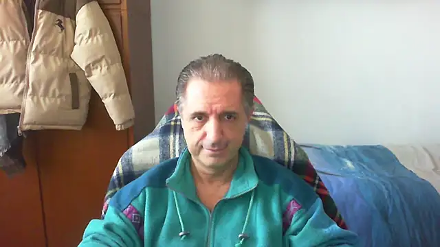 Snapshot of lliuk70mi chatting on April 4, 1:08 pm lliuk70mi online show from April 4, 1:08 pm