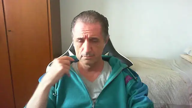 lliuk70mi online show from April 29, 1:04 pm