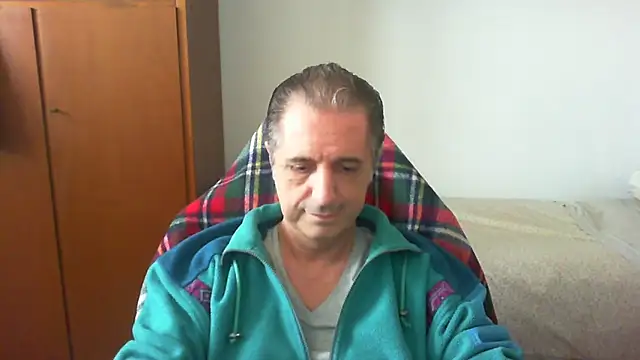 lliuk70mi online show from April 30, 12:33 pm