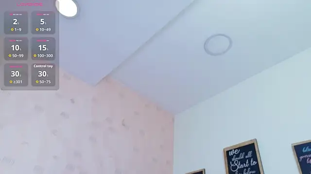 Snapshot of littleebonymommy chatting on June 6, 6:45 pm littleebonymommy online show from June 6, 6:45 pm