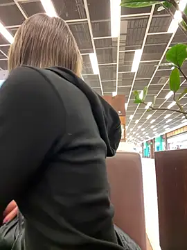 bigbabykiki online show from February 22, 1:24 pm