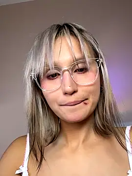 bigbabykiki online show from October 4, 3:43 pm