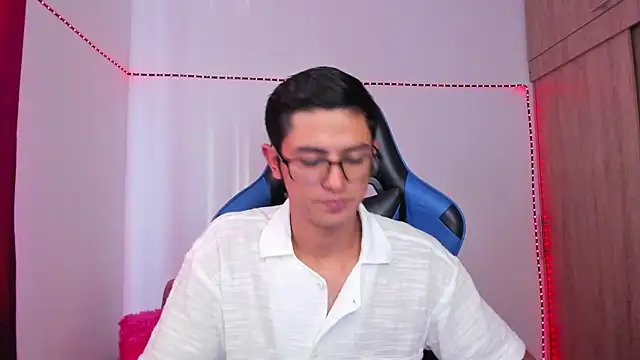 Snapshot of Ethan_Sai___ chatting on December 8, 9:08 pm Ethan Sai online show from December 8, 9:08 pm