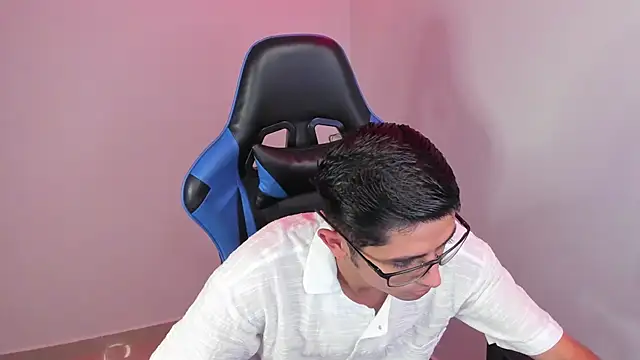 Snapshot of Ethan_Sai___ chatting on January 11, 6:12 pm Ethan Sai online show from January 11, 6:12 pm