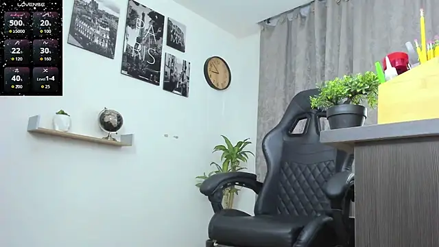 Snapshot of SophieBaker__ chatting on February 6, 1:54 am SophieBaker online show from February 6, 1:54 am