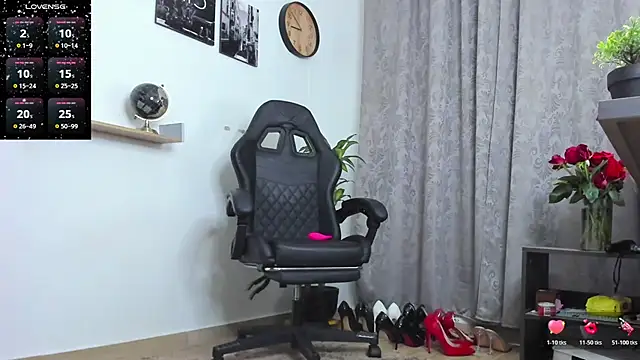 Snapshot of SophieBaker__ chatting on February 9, 1:53 am SophieBaker online show from February 9, 1:53 am