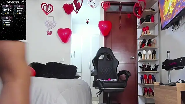 Snapshot of SophieBaker__ chatting on February 13, 3:13 am SophieBaker online show from February 13, 3:13 am