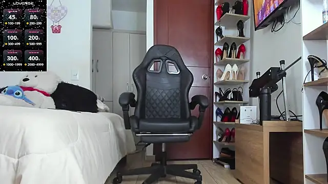 Snapshot of SophieBaker__ chatting on February 27, 2:22 am SophieBaker online show from February 27, 2:22 am